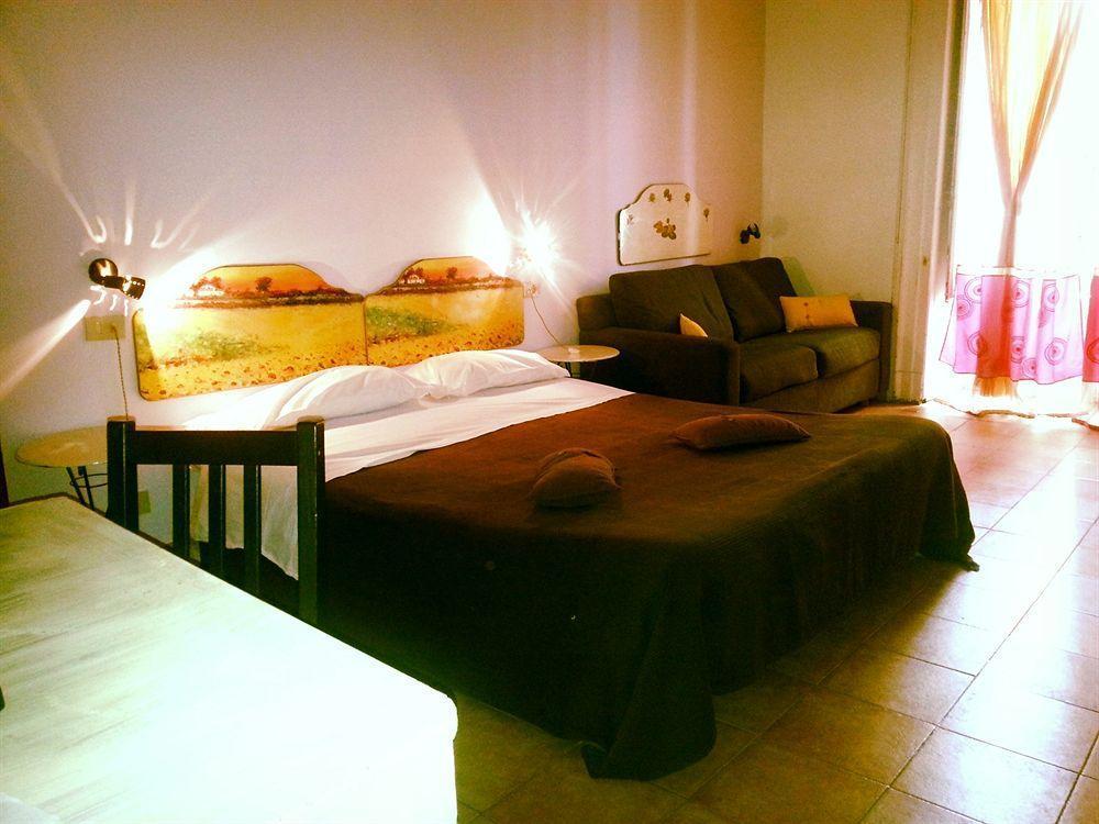Hotel Regina ปาแลร์โม ภายนอก รูปภาพ